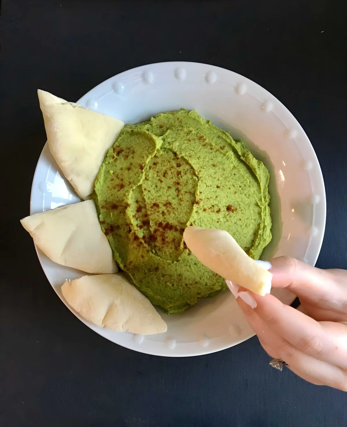 Homemade Spinach Hummus Without Tahini