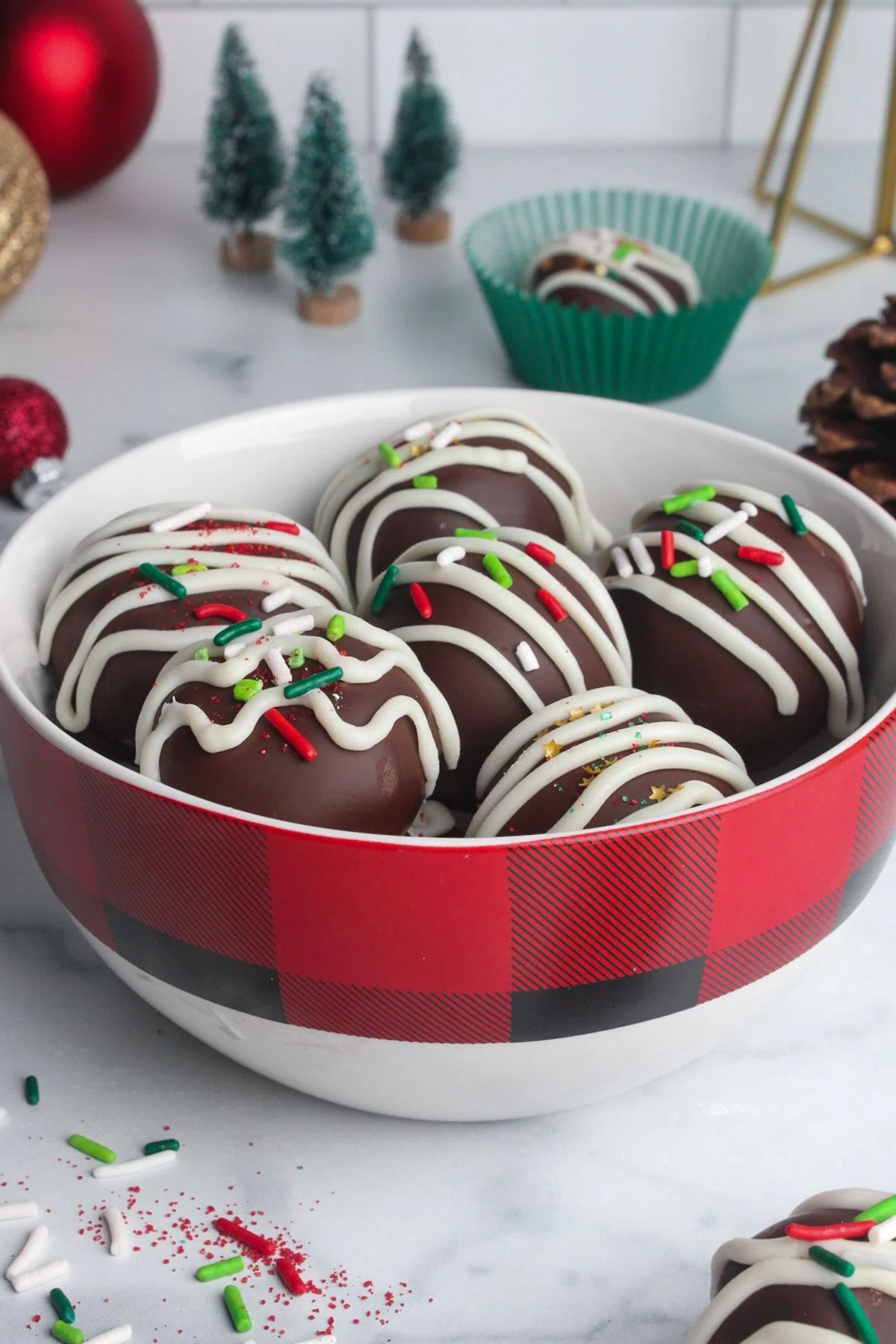 Healthy Gingerbread Cookie Truffles