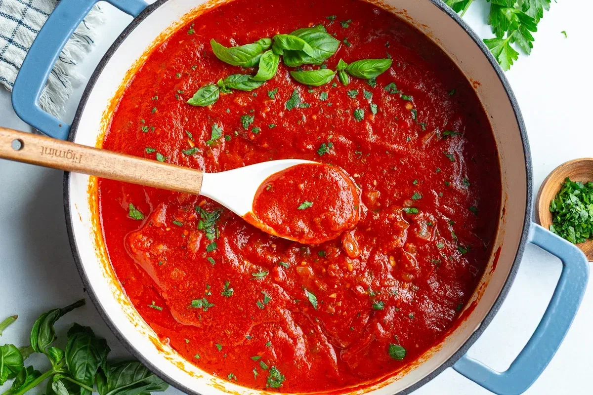 Easy Marinara Sauce (Ready in 20 Minutes)