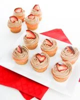 Chocolate Covered Strawberries Cupcakes