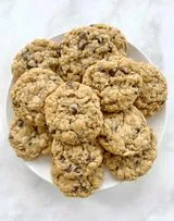 Vegan Oatmeal Chocolate Chip Cookies