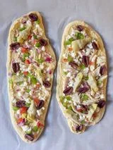 Naan Pizza with Hummus and Vegetables