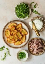 5-Ingredient Boursin & Roast Beef Crostini