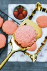3 Ingredient Strawberry Cake Cookies