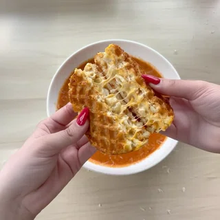 Mac & Cheese Grilled Cheese with Tomato Soup