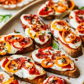 Super Easy Pepperoni Pizza Crostini