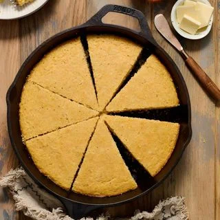 Easy Skillet Cornbread Recipe