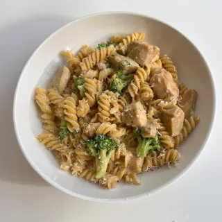 One Pot Chicken Broccoli Alfredo Pasta