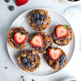 Oatmeal Cups with Acai Yogurt