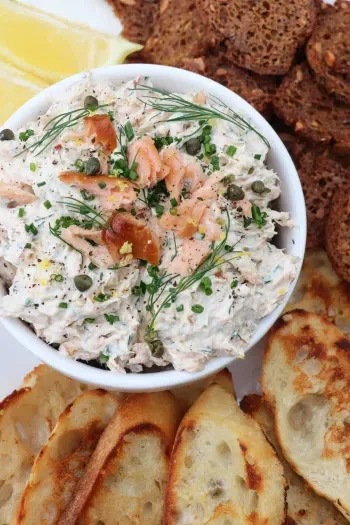 Easy Smoked Salmon Dip (Ready in 10 Minutes!)