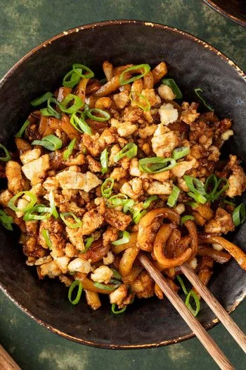 Chili Garlic Noodles with Tofu