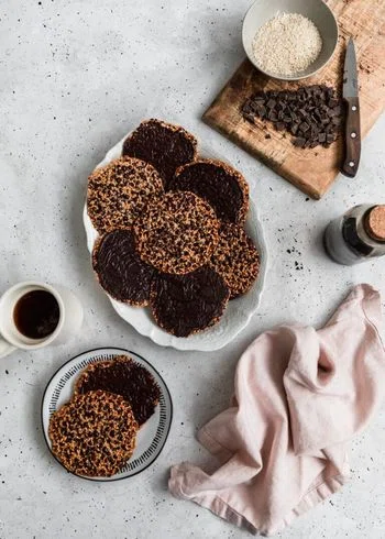 Sesame Lace Cookies With Dark Chocolate