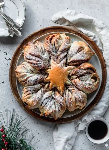 Cookie Butter Cinnamon Star Bread