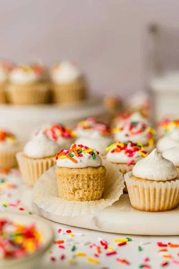 Easy Mini Vanilla Cupcakes