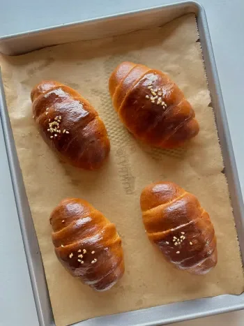 Crispy Buttery Salt Bread