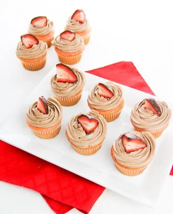 Chocolate Covered Strawberries Cupcakes