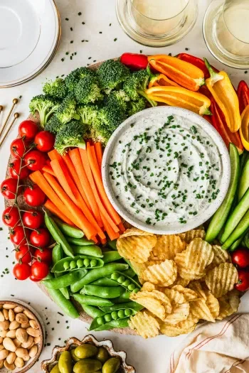 5-Minute Herb and Garlic Dip with Greek Yogurt