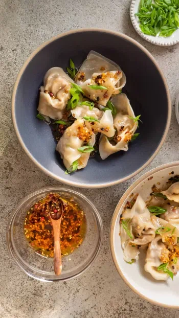 WonTons with Spicy Chili Oil Sauce