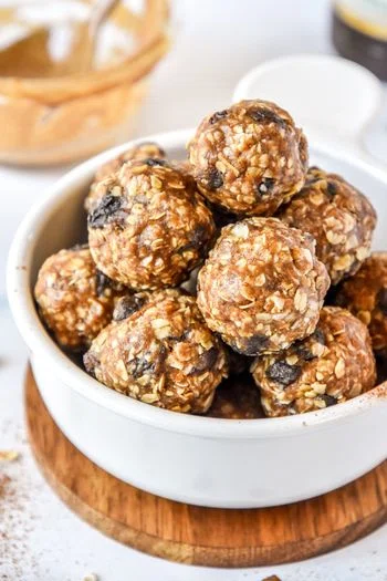 No-Bake Oatmeal Raisin Cookie Balls