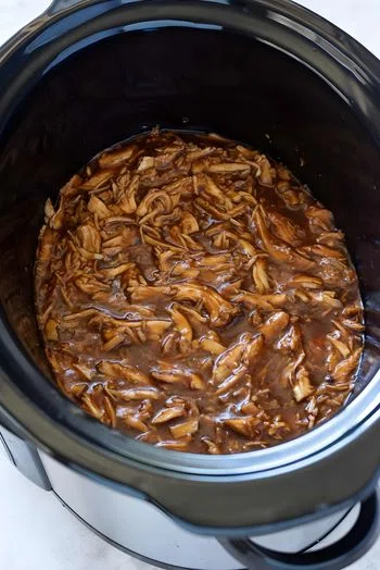 Slow Cooker BBQ Pulled Chicken