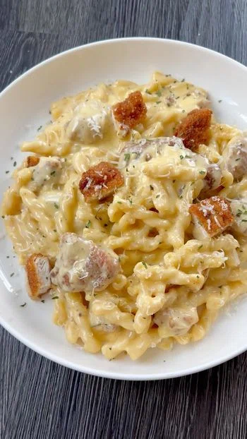 Crispy Chicken Mac & Cheese