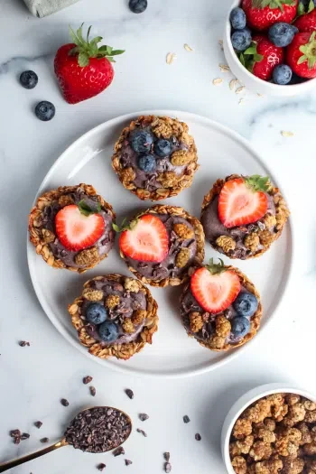 Oatmeal Cups with Acai Yogurt