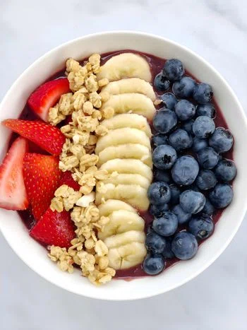 Vegan Acai Bowl (Easy Homemade)