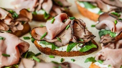 5-Ingredient Boursin & Roast Beef Crostini